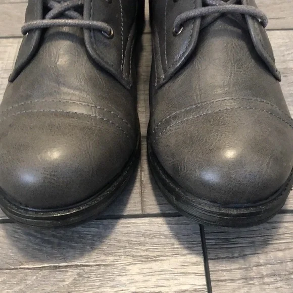 Sketchers combat style lace up booties that can be folded down charcoal brown - Picture 3 of 15